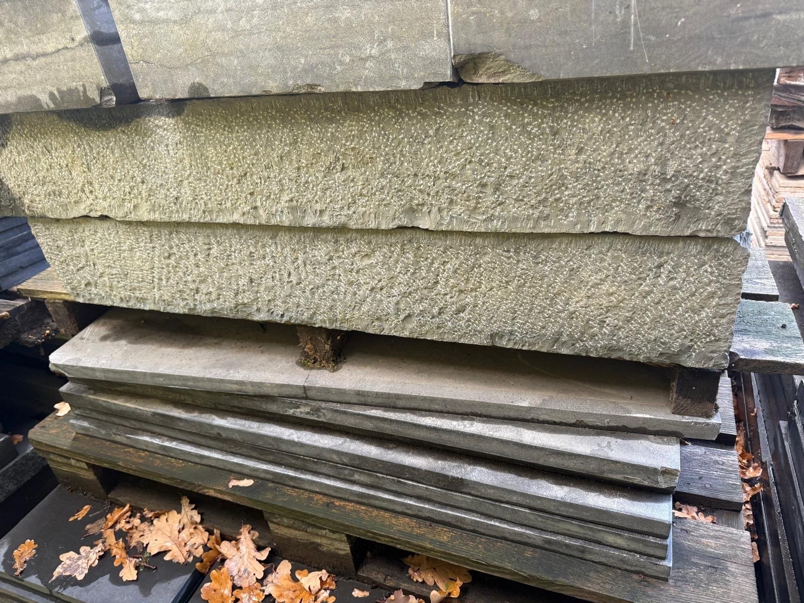 Diverse hardsteen trapblokken en gebouchardeerde blokken, Tuin en Terras, Ophalen, Gebruikt, Overige typen, Natuursteen