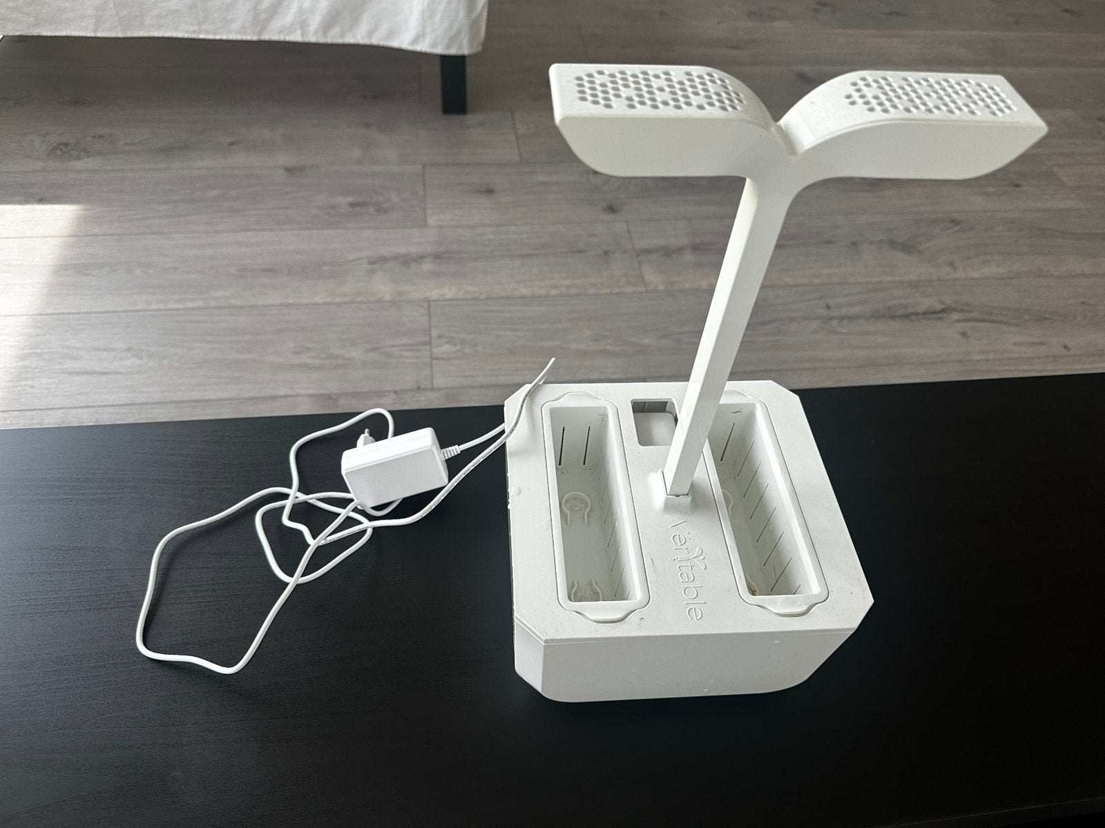Veritable - indoor garden with LED lighting, Tuin en Terras, Bloempotten, Zo goed als nieuw, Aardewerk, Minder dan 40 cm, Minder dan 25 cm