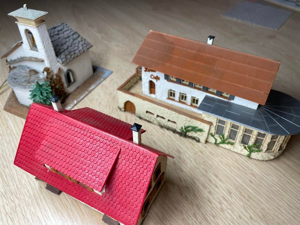 3 faller gebouwen voor de modelbaan marklin 800, Hobby en Vrije tijd, Modeltreinen | H0, Overige merken, Gelijkstroom of Wisselstroom