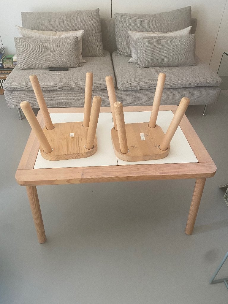 Kindertafel, krukjes en opbergbakken van Ikea, Ophalen, Gebruikt, Hout