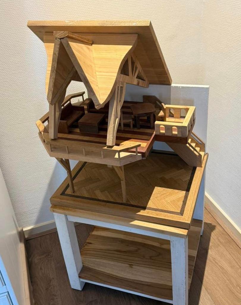 Prachtig handgemaakt poppenhuis. Uniek!, Ophalen, Zo goed als nieuw, Poppenhuis