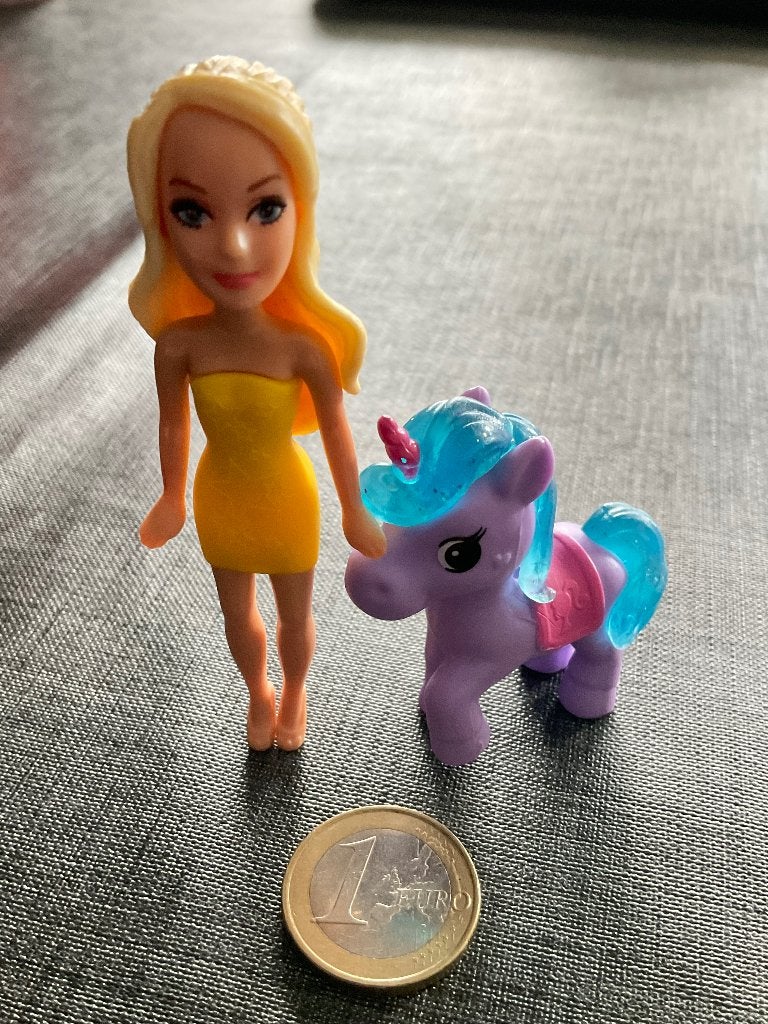 Mini Barbiepop van ongeveer 9 cm Eenhoorn, Ophalen, Zo goed als nieuw