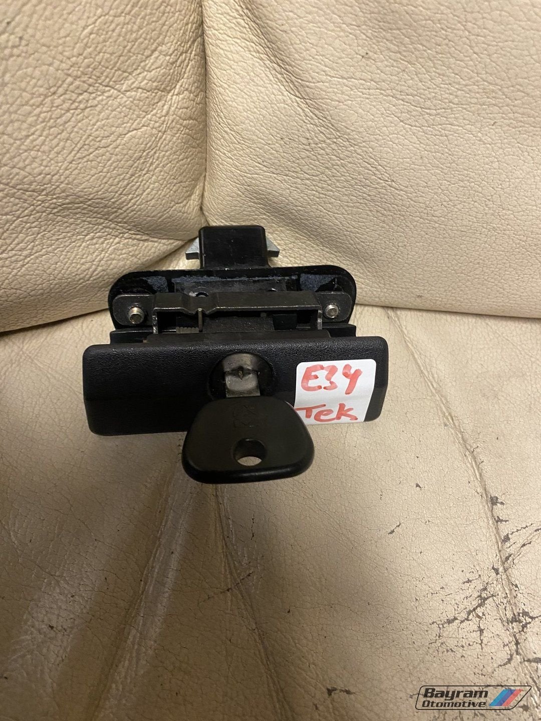 Bmw E34 dashboardkastje slot / hendel Met sleutel 5-serie, Gebruikt, -, -, Ophalen of Verzenden