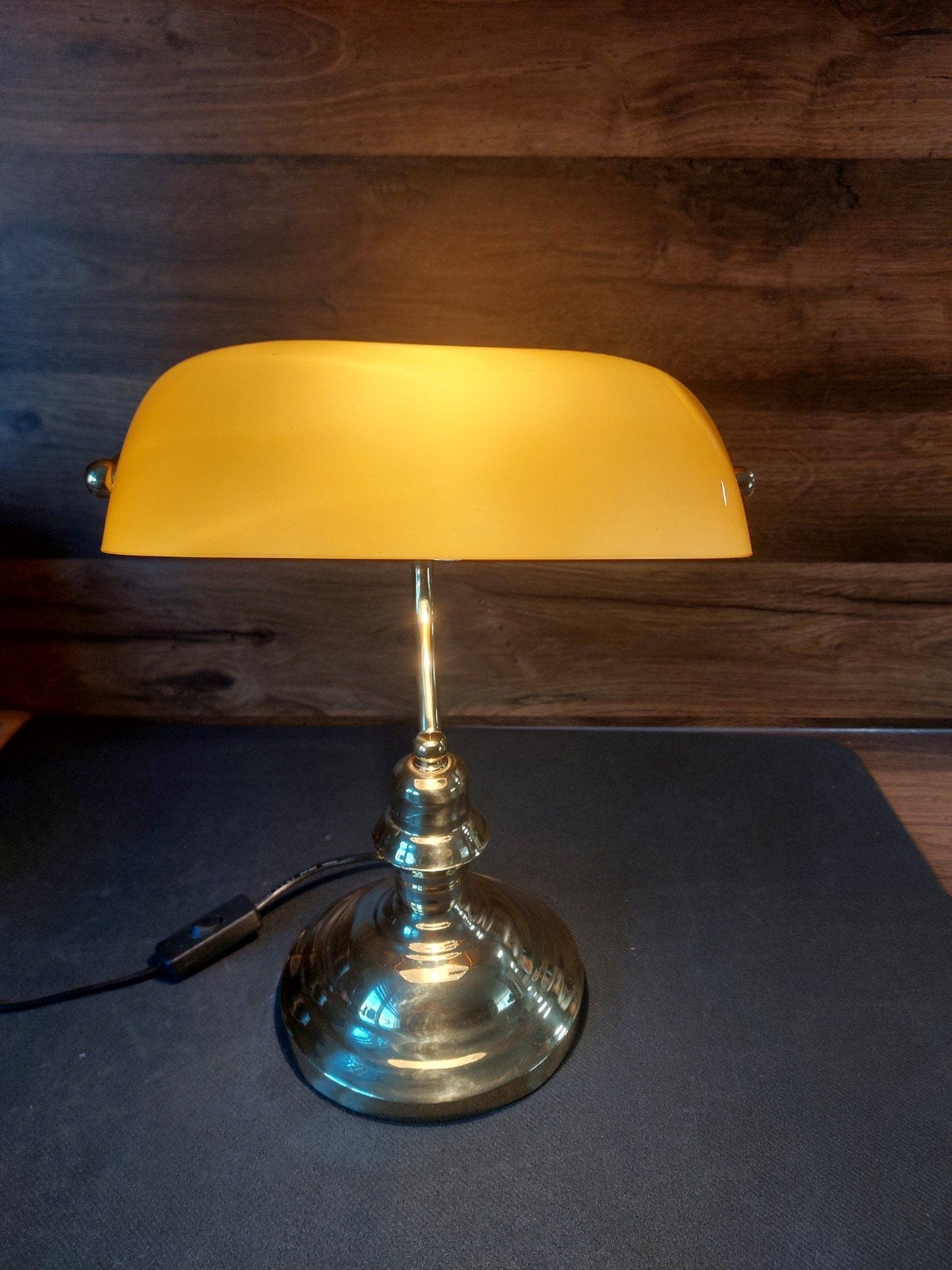 Vintage Notaris Lamp / Bureaulamp met Oker Glazen Kap, Ophalen