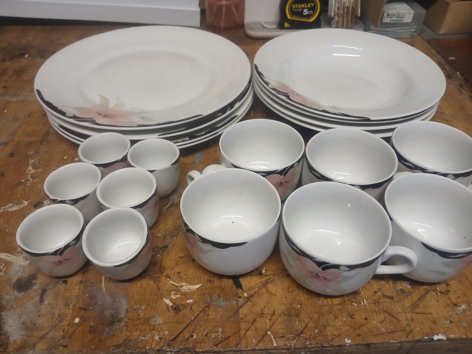 Servies: 6 diepe borden, 6 platte borden,6 kopjes,6 eierdop, Ophalen, Gebruikt, Porselein, Overige stijlen