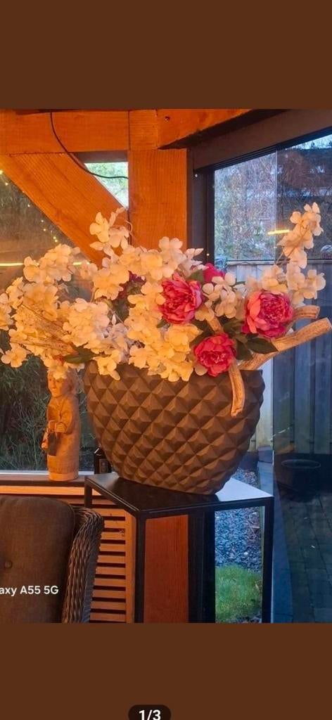 Mooie potten met kunstbloemen, eventueel met zwarte zuilen, Kunststof, Rond, Binnen, Ophalen of Verzenden