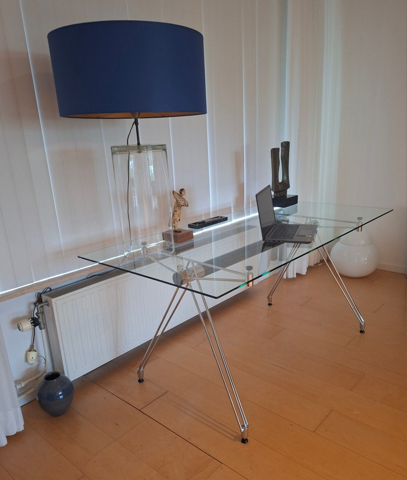 Modern Glazen Bureau met Verchroomd Onderstel, Huis en Inrichting, Bureaus, Ophalen, 160 cm, Zo goed als nieuw, Overige merken