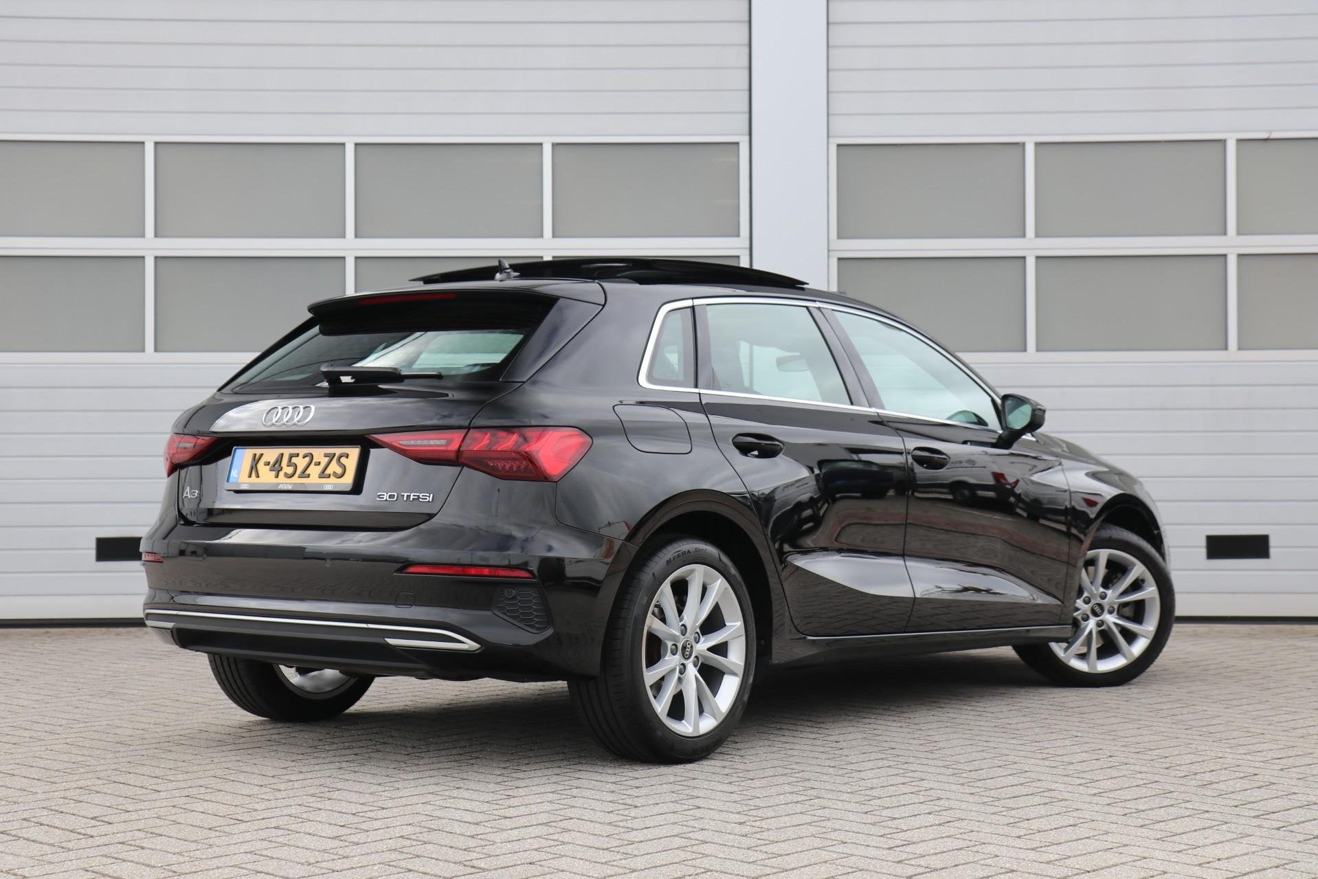 Audi A3 Sportback 30 TFSI 110pk S-tronic Business edition |, Auto's, Stof, Zwart, Origineel Nederlands, Bedrijf