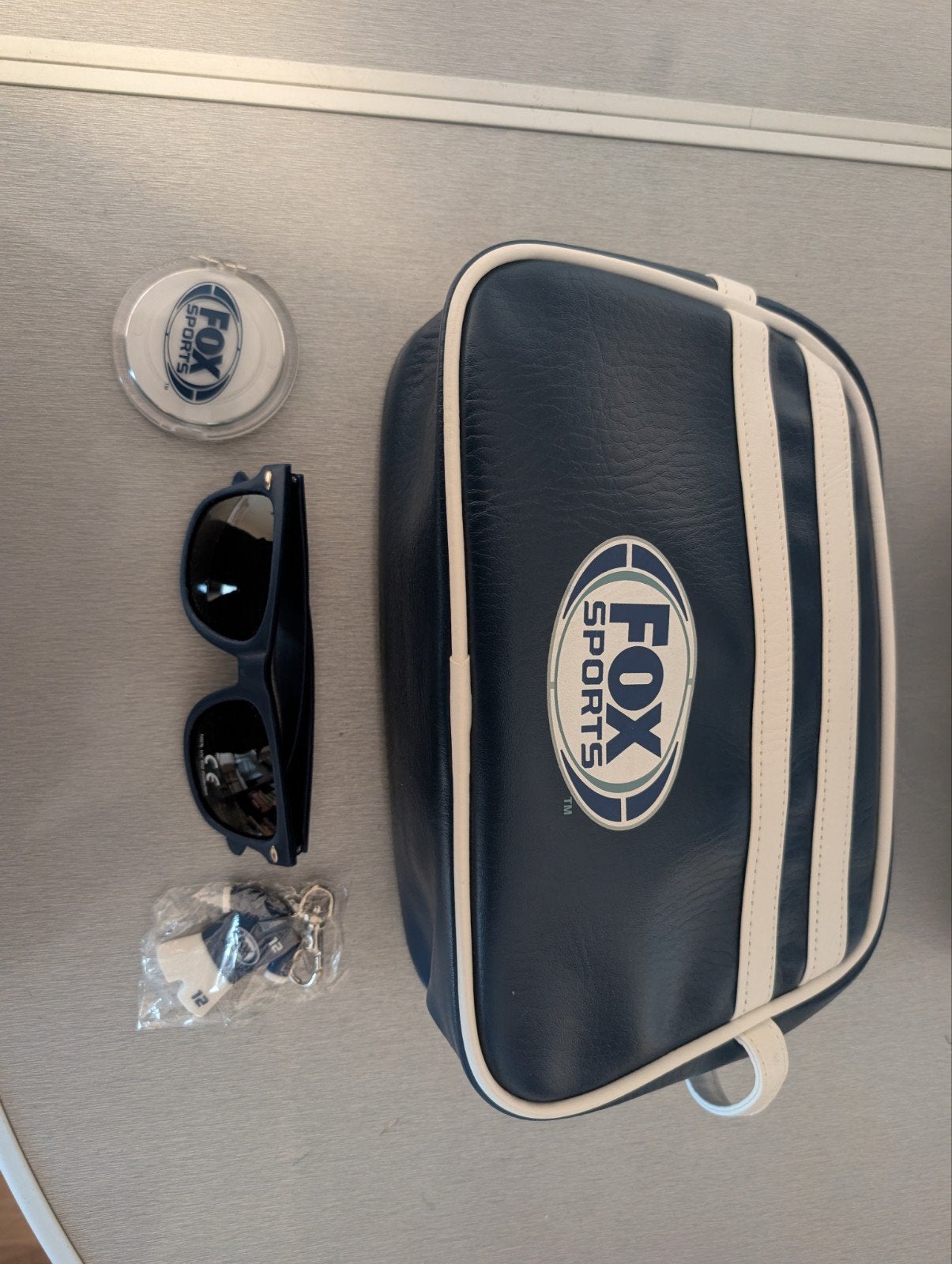 FOX Sports toilettas, zonnebril, sleutelhanger, spiegel, Ophalen of Verzenden, Nieuw, Blauw