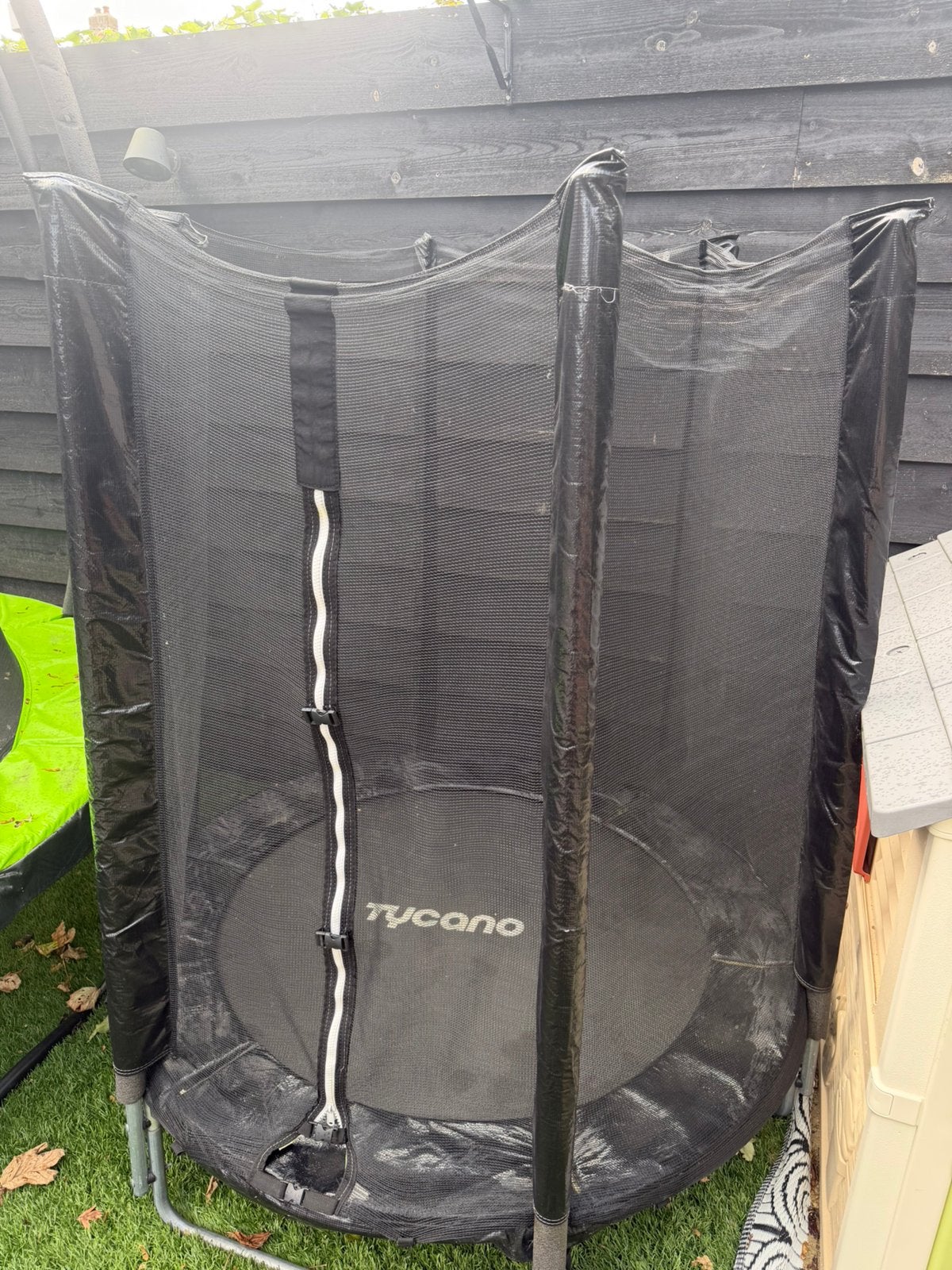 Trampoline Tycano zwart 140cm, Ophalen, Zo goed als nieuw