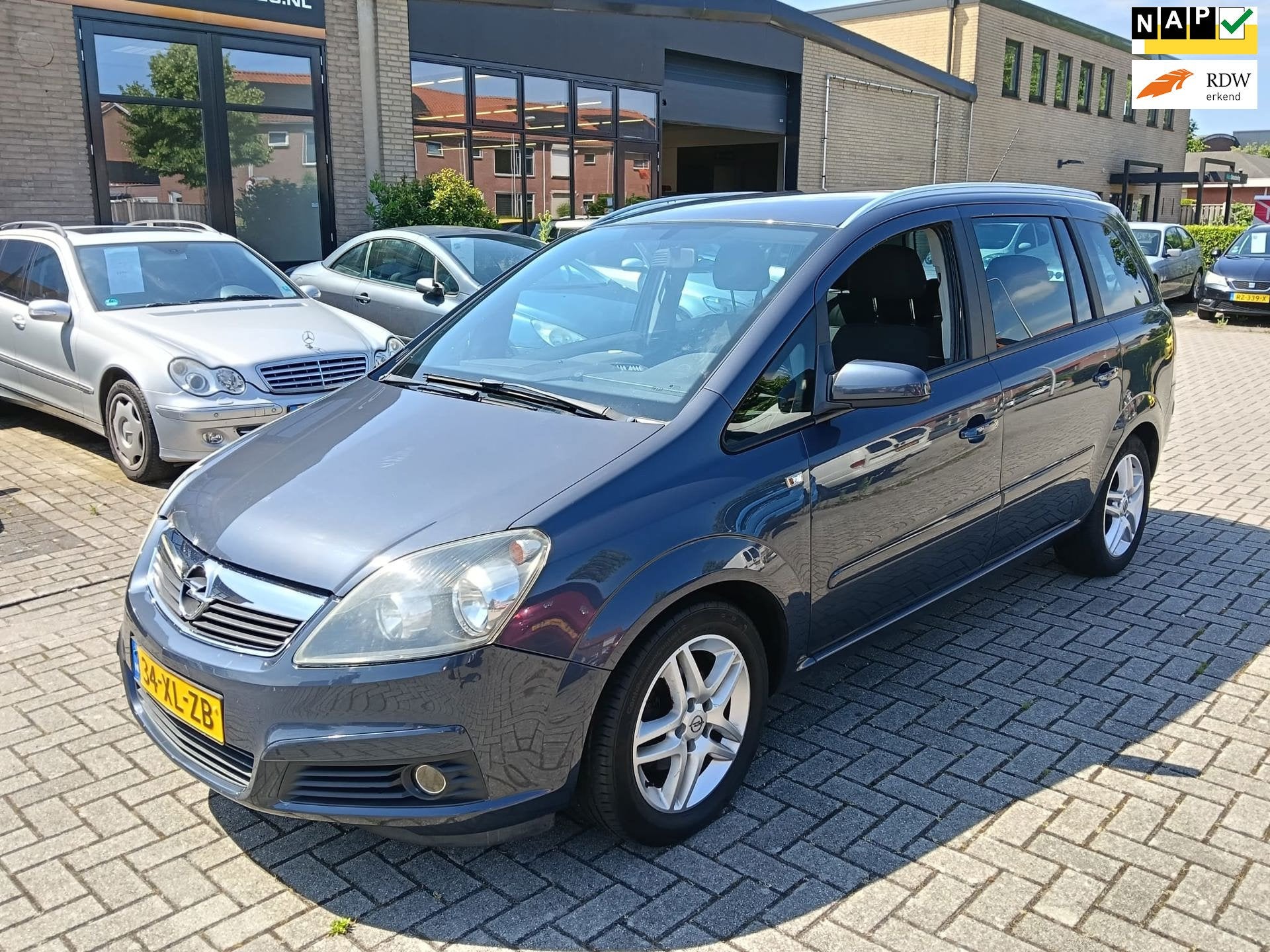 Opel Zafira 1.8 Temptation 7 Zitter met Nieuwe Apk !, Auto's, Opel, Gebruikt, Zwart, 4 cilinders, Origineel Nederlands