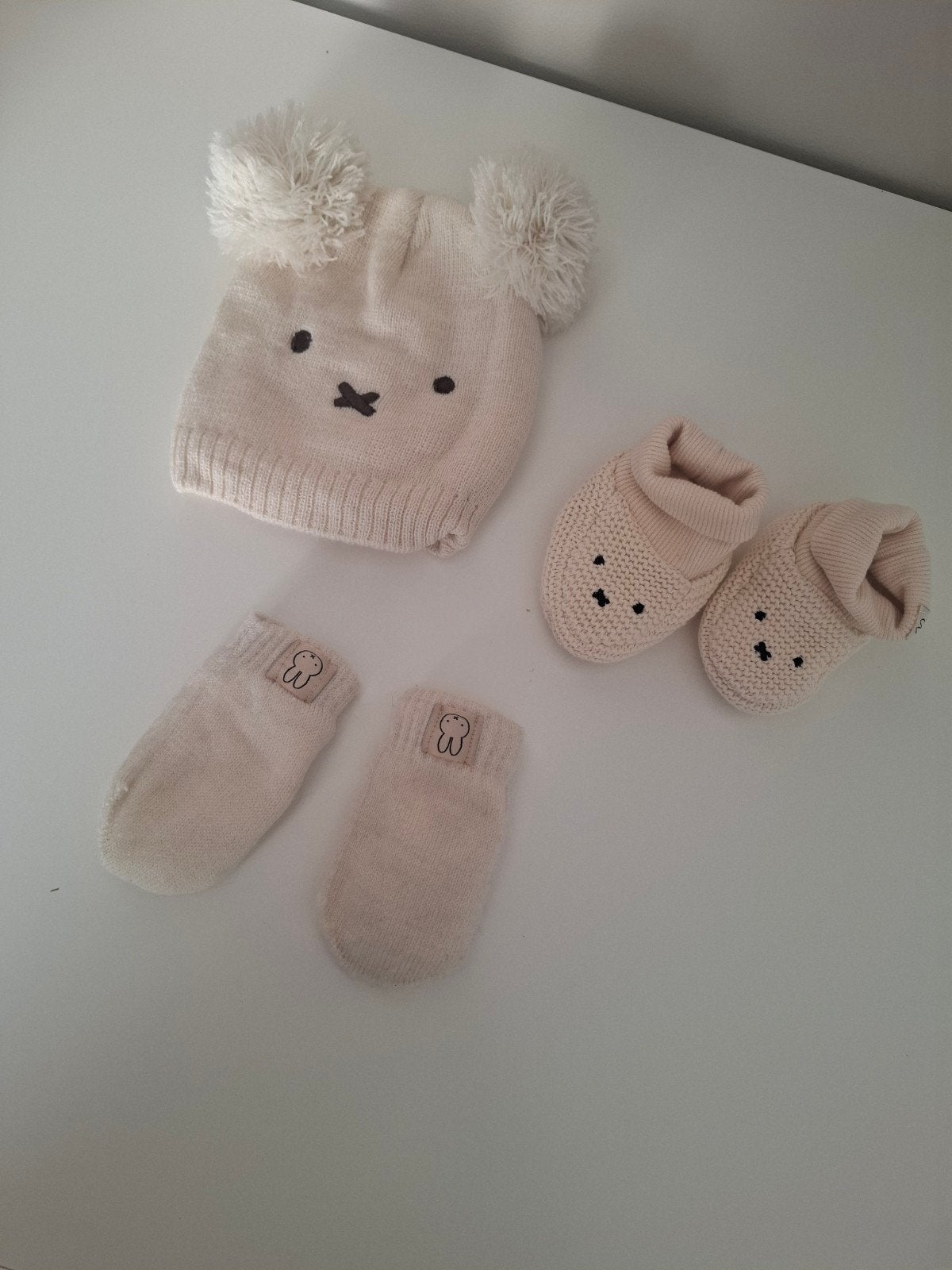 Nijntje Muts, Sloffen en Wanten Set - Maat 74/80 (6-12M), Kinderen en Baby's, Babykleding | Mutsen, Sjaals en Wanten, Nijntje