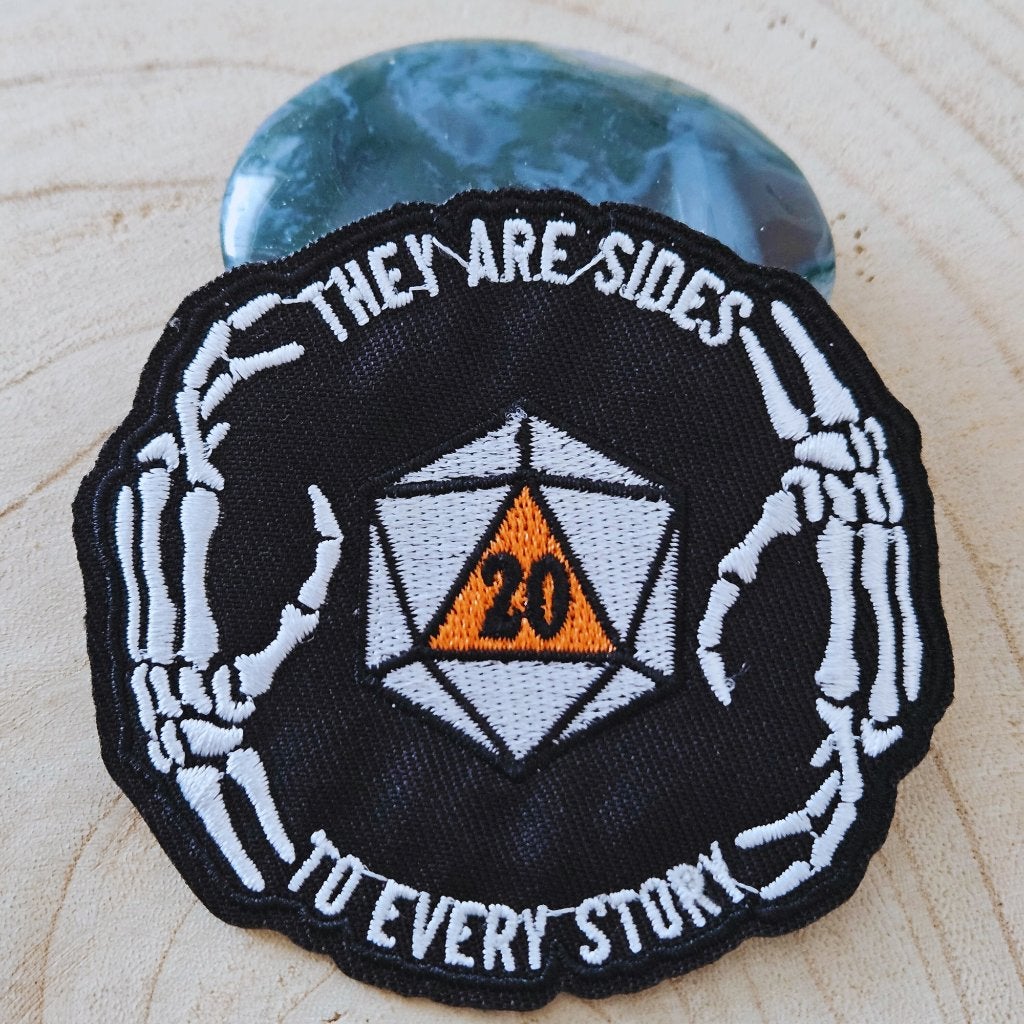 Strijk embleem applicatie Patch They are sides to every sto, D, Nieuw, Ophalen of Verzenden, D