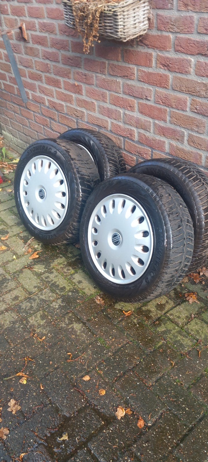 winter banden op volvo velgen, Ophalen, Winterbanden, Banden en Velgen