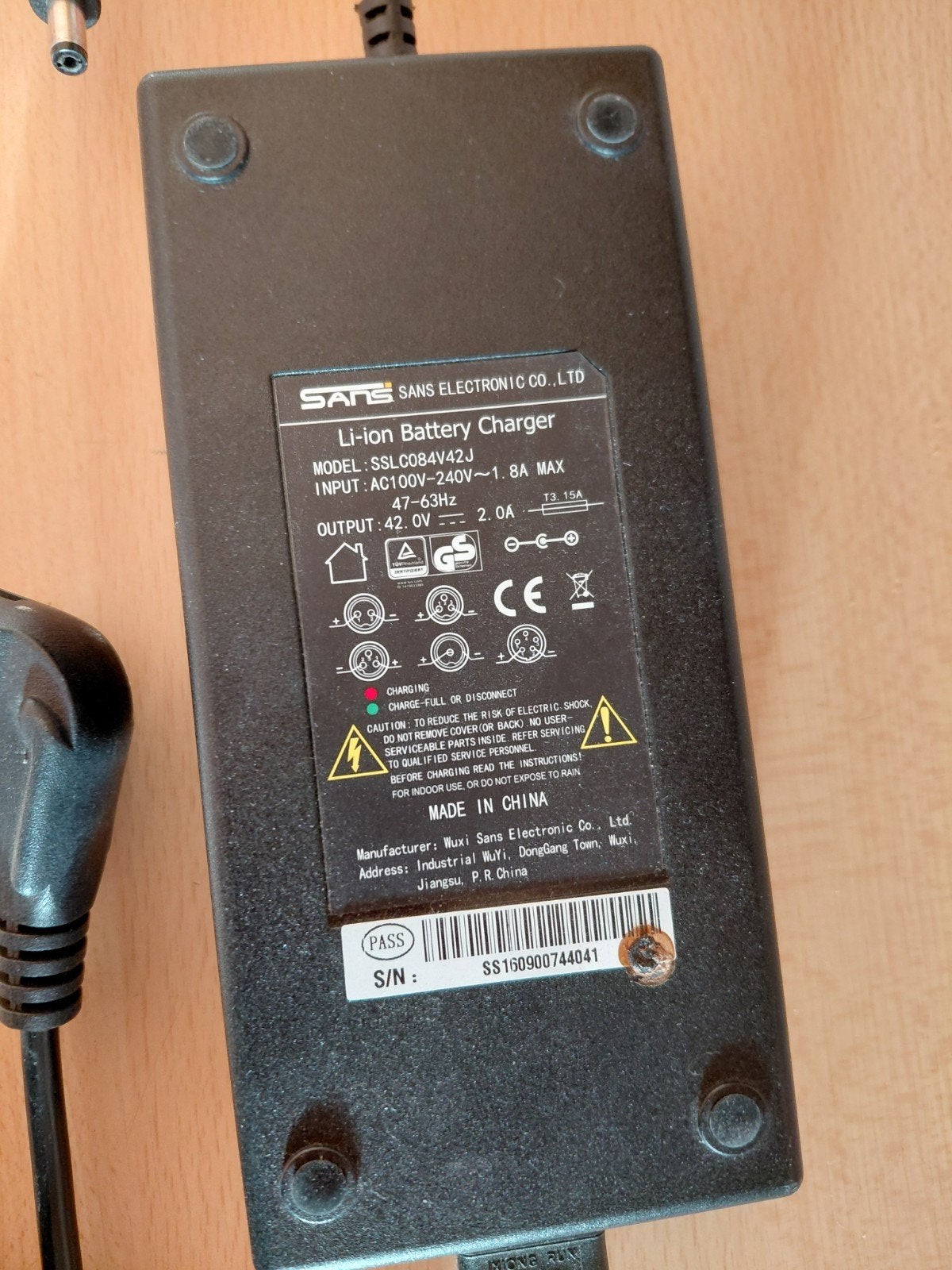 SANS Li-ion Batterijlader 42.0V 2.0A voor Brinckers Bretagne, Zo goed als nieuw