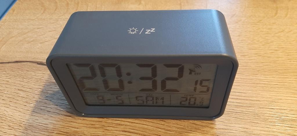 Digitale radiogestuurde klok, Ophalen of Verzenden, Nieuw, Digitaal, Wekker of Tafelklok