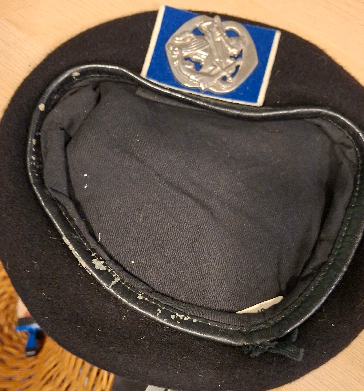 zwarte baretembleem van de cavalerie, Onbekend, Ophalen of Verzenden, Onbekend, Nederland