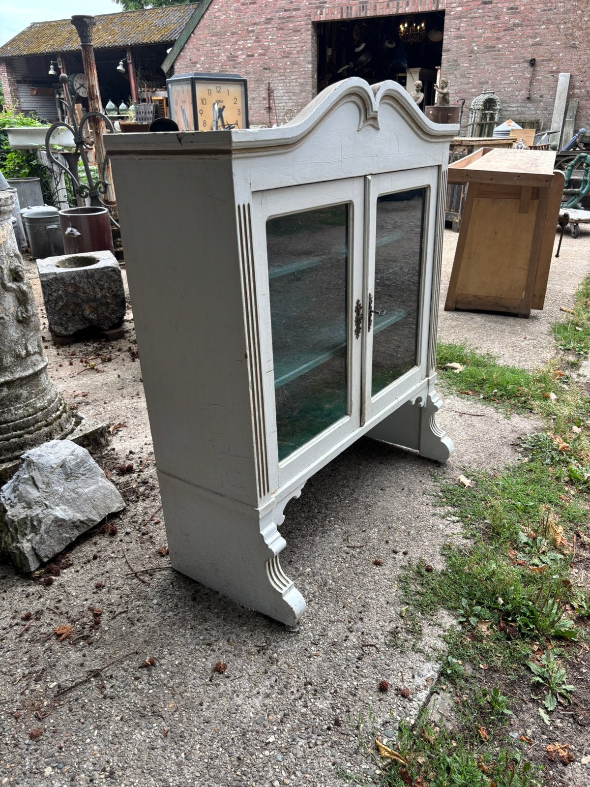 Oude vitrinekast met origineel oud glas, Ophalen