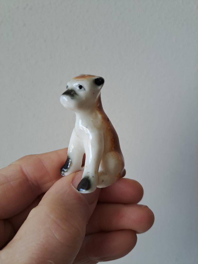 Hond beeldje, porselein 4x3x5cm, Ophalen of Verzenden, Zo goed als nieuw, Hond of Kat, Beeldje of Figuurtje