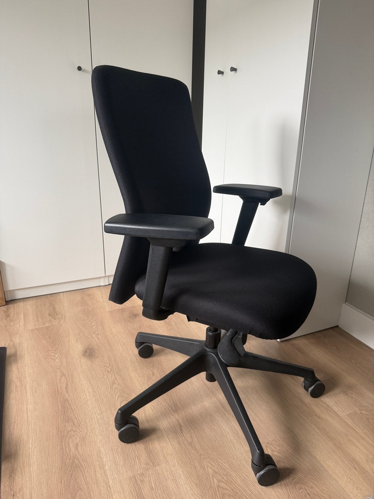 Euroseats Vigo Bureaustoel (Arbo NEN-EN 1335) – Zwart, Huis en Inrichting, Ophalen, Ergonomisch, Zo goed als nieuw, Zwart