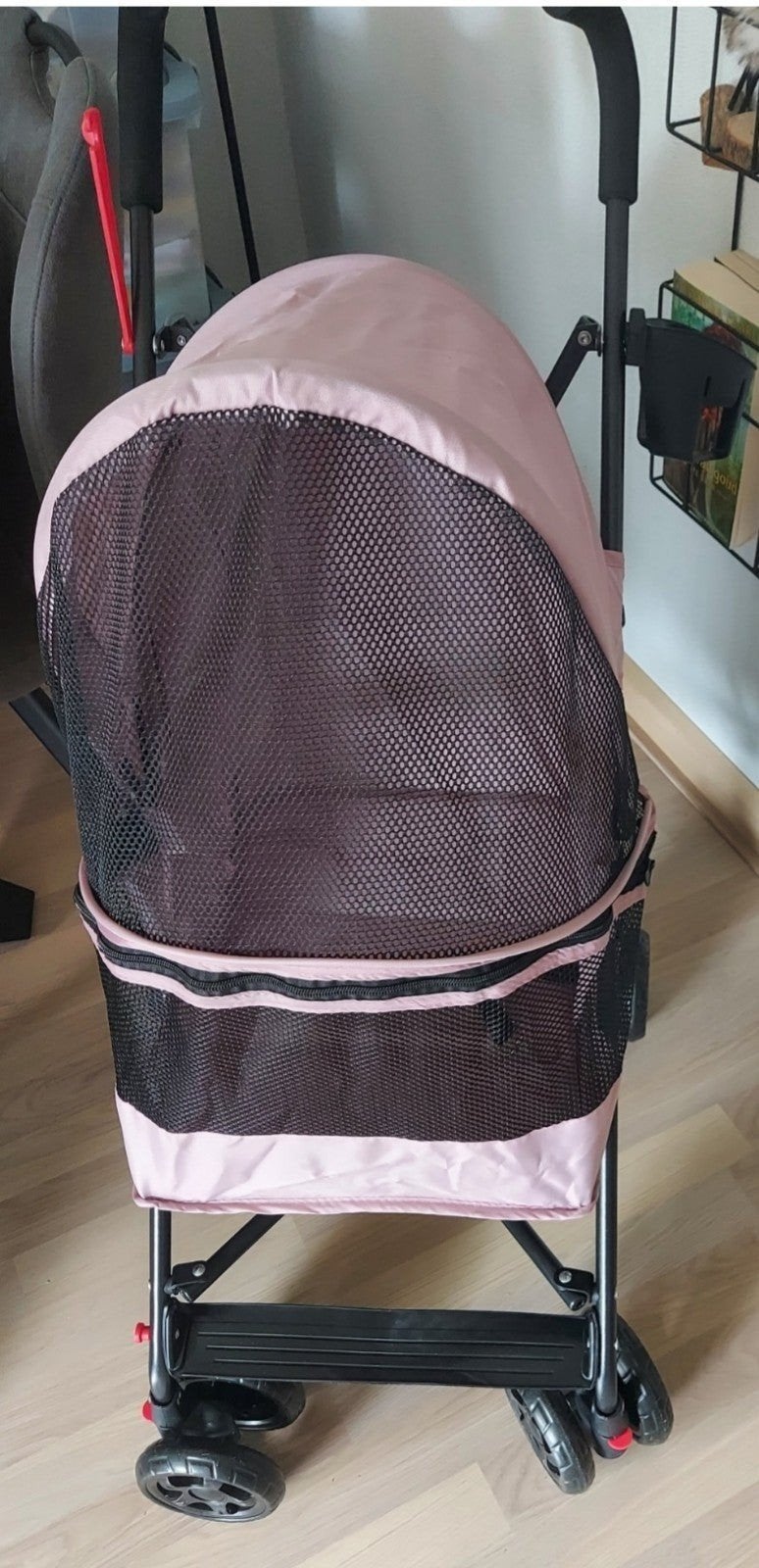 hondenbuggy kleine hond ,roze,past in kleine auto kofferbak, Overige merken, Ophalen of Verzenden, Zo goed als nieuw, Hondenbuggy