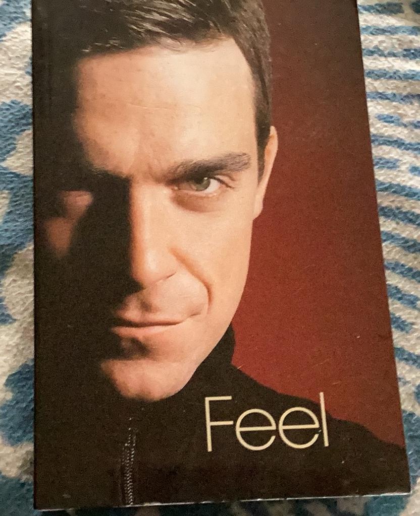 Robbie Williams - Feel (Boek), Ophalen of Verzenden, Zo goed als nieuw, Film, Tv en Media