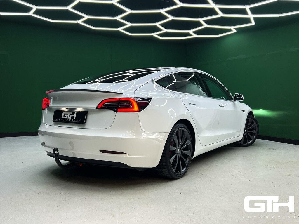 Tesla Model 3 Performance AWD 75 kWh Trekhaak | Marge | NAP, Automaat, 526 pk, 1831 kg, Zwart