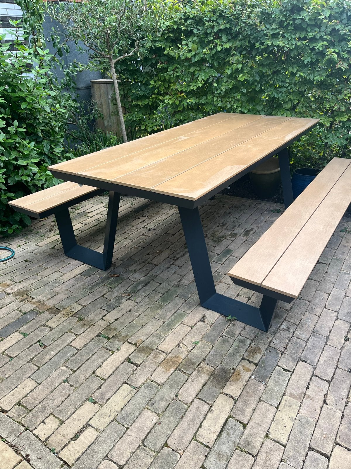 Moderne picknicktafel met aluminium onderstel en houten blad, Tuin en Terras, Picknicktafels, Ophalen, Gebruikt, Rechthoekig, Hout