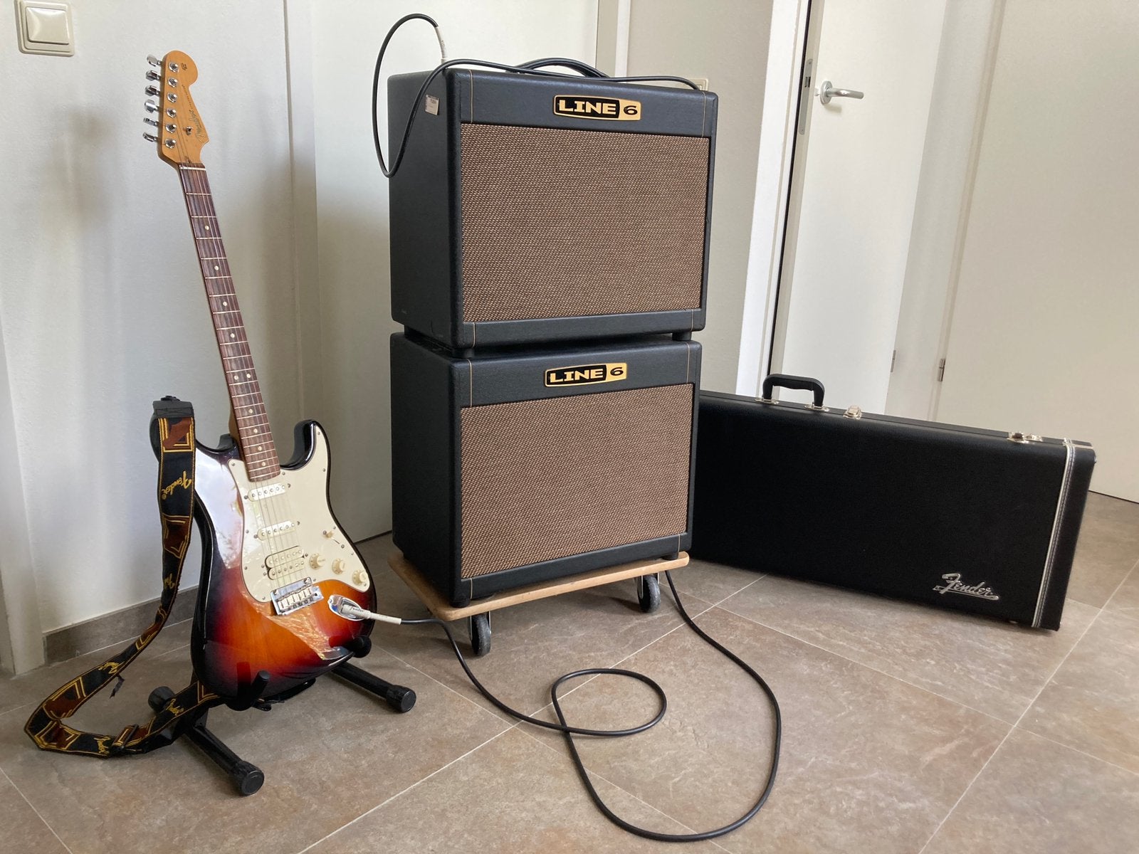 Fender plus Line6 combo + cabinet, Muziek en Instrumenten, Versterkers | Bas en Gitaar, Ophalen, Zo goed als nieuw, Minder dan 50 watt