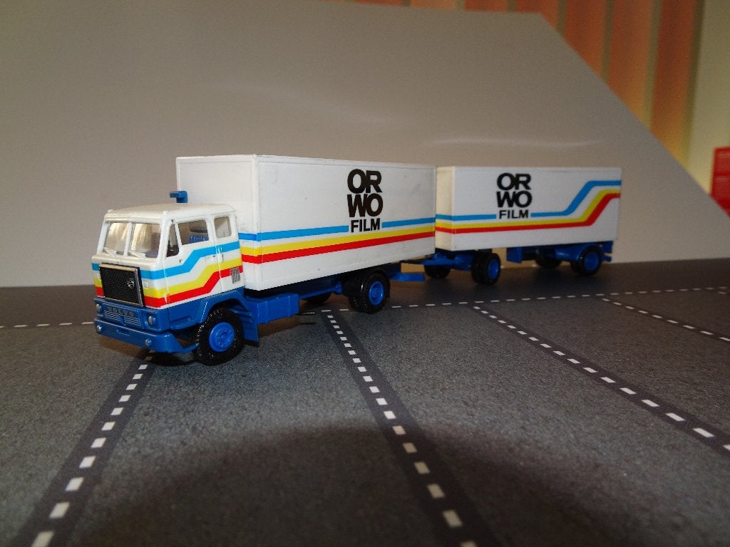 965 albedo herpa volvo f88 f89 orwo film combi 1:87 truck, Ophalen of Verzenden, Zo goed als nieuw, Bus of Vrachtwagen, Herpa