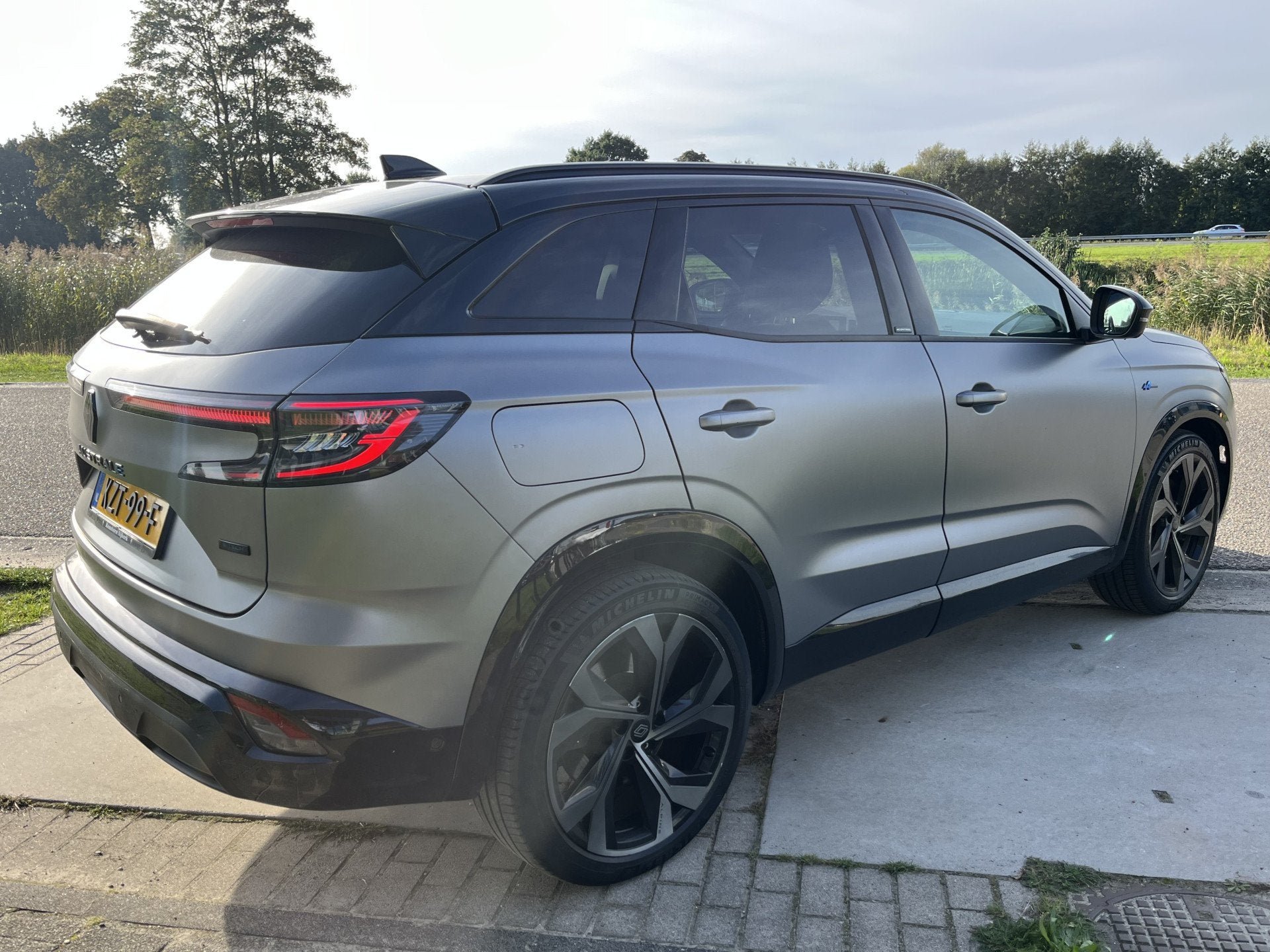 Renault Austral 1.2 E-Tech full hybrid 200PK iconic esprit A, Auto's, Gebruikt, 1199 cc, Bedrijf, Verwarmde buitenspiegels