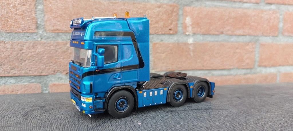 WSI scania 4 serie van GEBR. DE WAARD & PA met SCHADE, Gebruikt, Ophalen of Verzenden, Info@wsi-models.com, Bus of Vrachtwagen