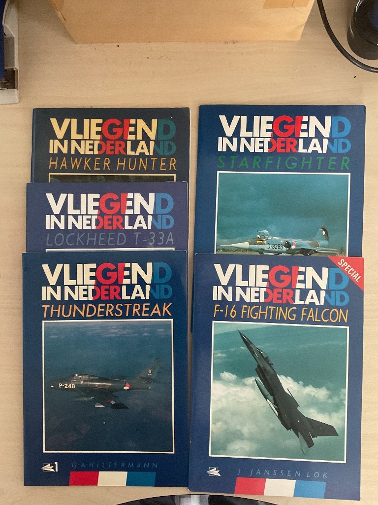 Klu Luchtmacht boeken serie, Verzamelen, Ophalen of Verzenden, Zo goed als nieuw, Boek of Tijdschrift