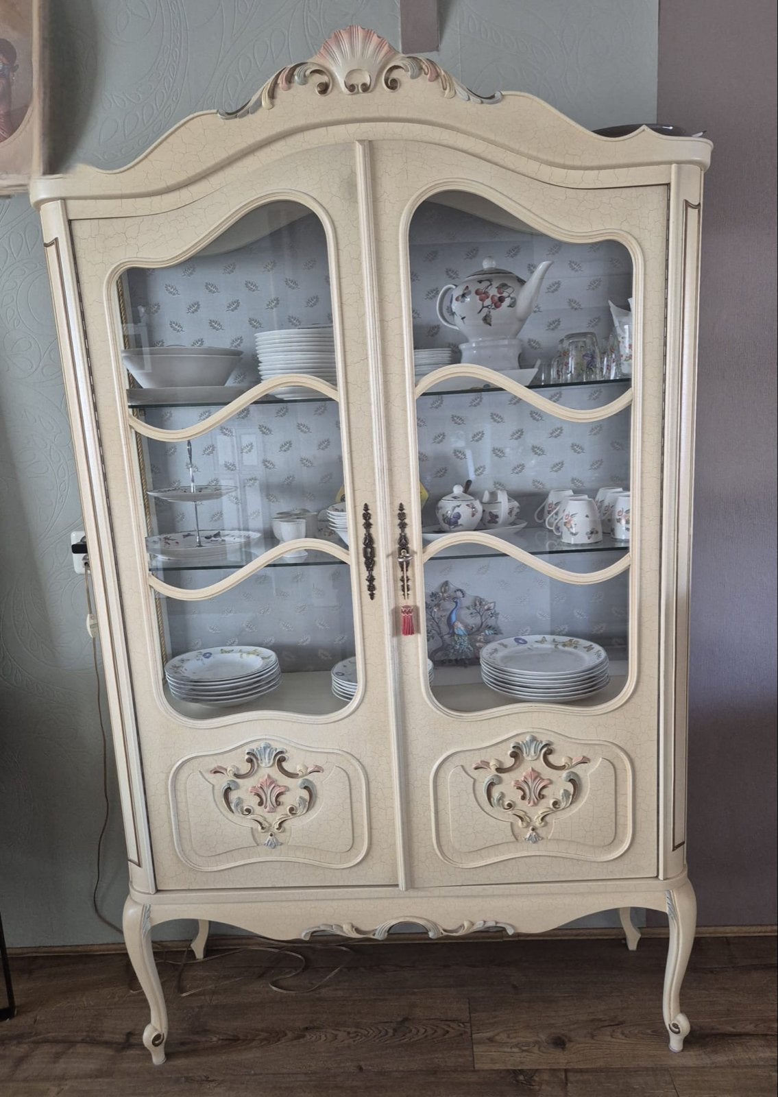 vitrinekast / servieskast in romantische Rococo-stijl, Ophalen