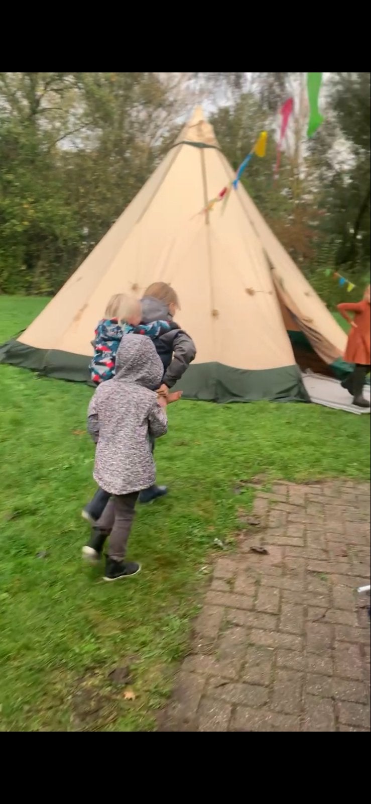 Ruime Tipi Tent - Ideaal voor Kamperen en Feestjes, Ophalen of Verzenden, Gebruikt, Tot en met 6