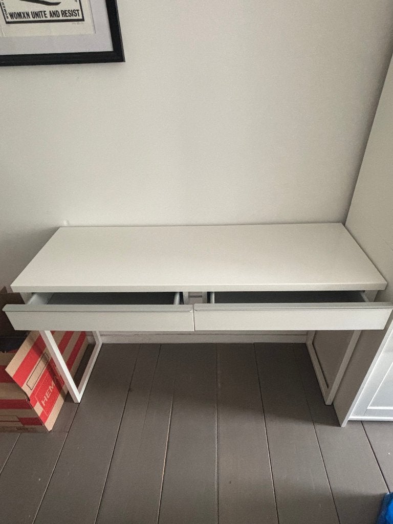 Modern White Desk with Two Drawers, Ophalen, Zo goed als nieuw