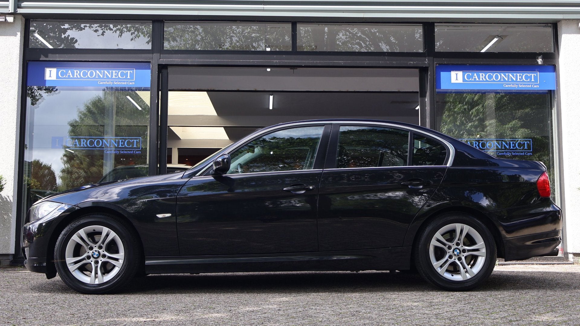 BMW 3-serie 320i Business Line|Navi|Cruise|PDC|LMV|Xenon|LCI, Auto's, BMW, Zwart, 4 cilinders, Zwart, Origineel Nederlands