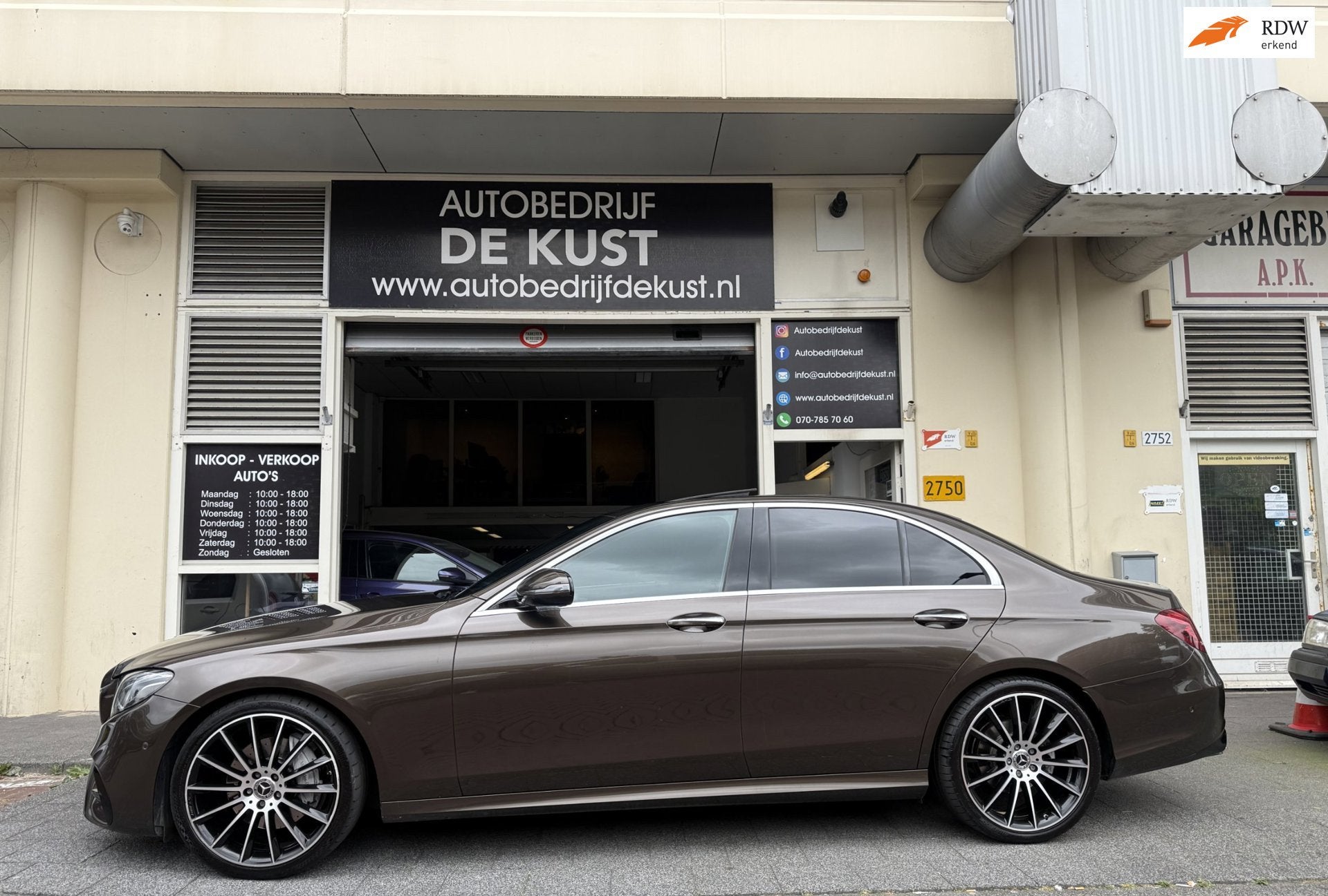 Mercedes-Benz E-klasse 300 AUT 2017 AMG Opendak ACC Clima, Auto's, Automaat, Achterwielaandrijving, Gebruikt, Bruin