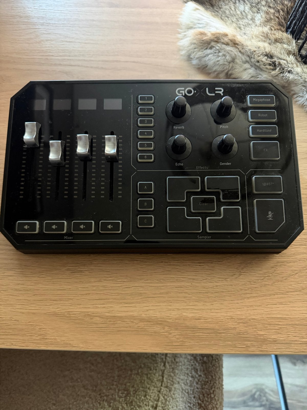 TC Helicon GoXLR - Mixer voor streamers en podcasters, Ophalen of Verzenden, Zo goed als nieuw, Minder dan 5 kanalen, Microfooningang