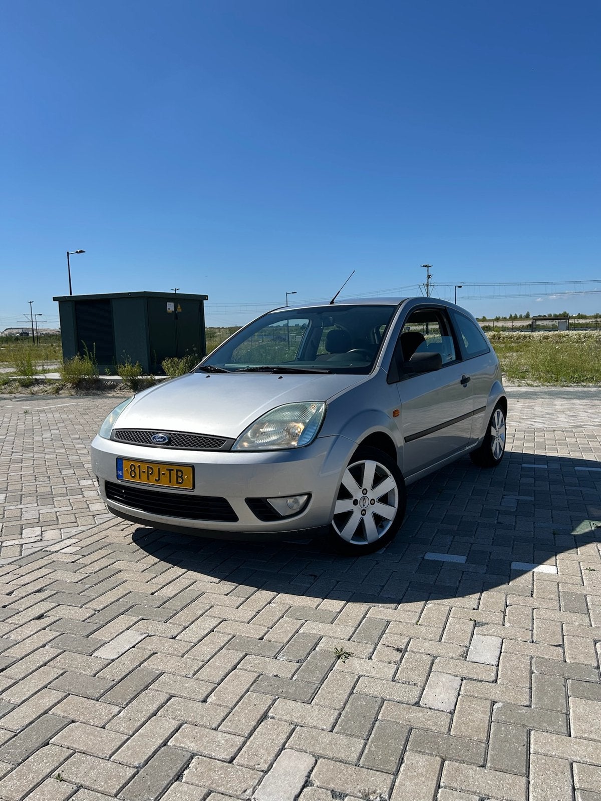 Ford Fiësta 1.3 8V 3DR 2004 Grijs, Auto's, Ford, 1299 cc, 40 €/maand, 4 cilinders, Origineel Nederlands