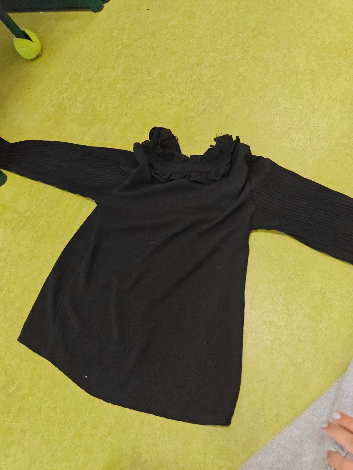 Zwarte trui met ruches kraag, Maat 38/40 (M), Zwart, Ophalen of Verzenden, Onbekend