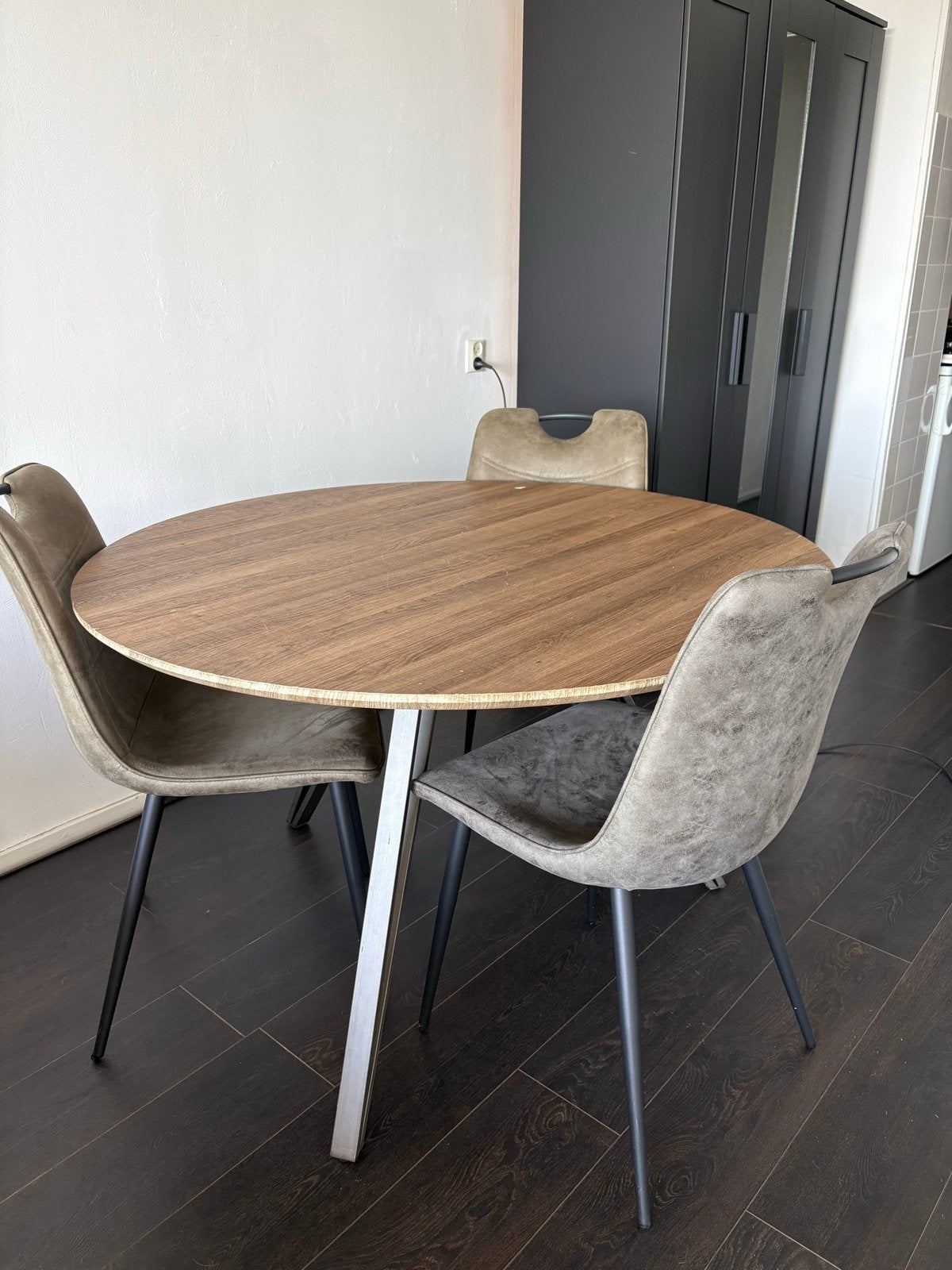 Eettafel met 3 stoelen - lichte schade, wegens verhuizing, Ophalen, Gebruikt, Rond, 50 tot 100 cm
