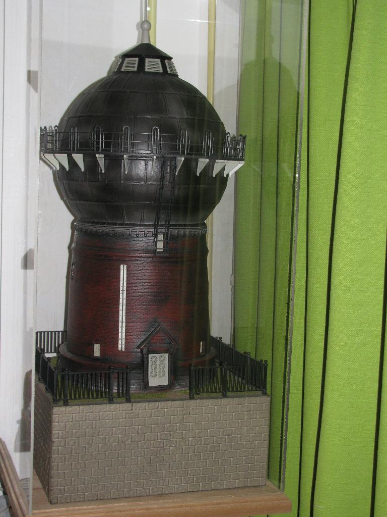 Märklin Watertoren no 5619 met Vitrine Spoor 1, Ophalen, Gelijkstroom of Wisselstroom, Brug, Tunnel of Gebouw, Zo goed als nieuw