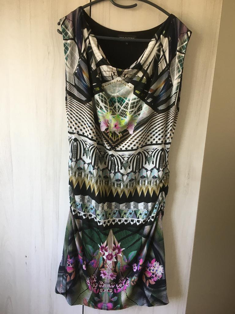 Nieuwe prachtige jurk van Ana Alcazar, maat 42., Kleding | Dames, Jurken, Ophalen of Verzenden, Nieuw, Maat 42/44 (L)