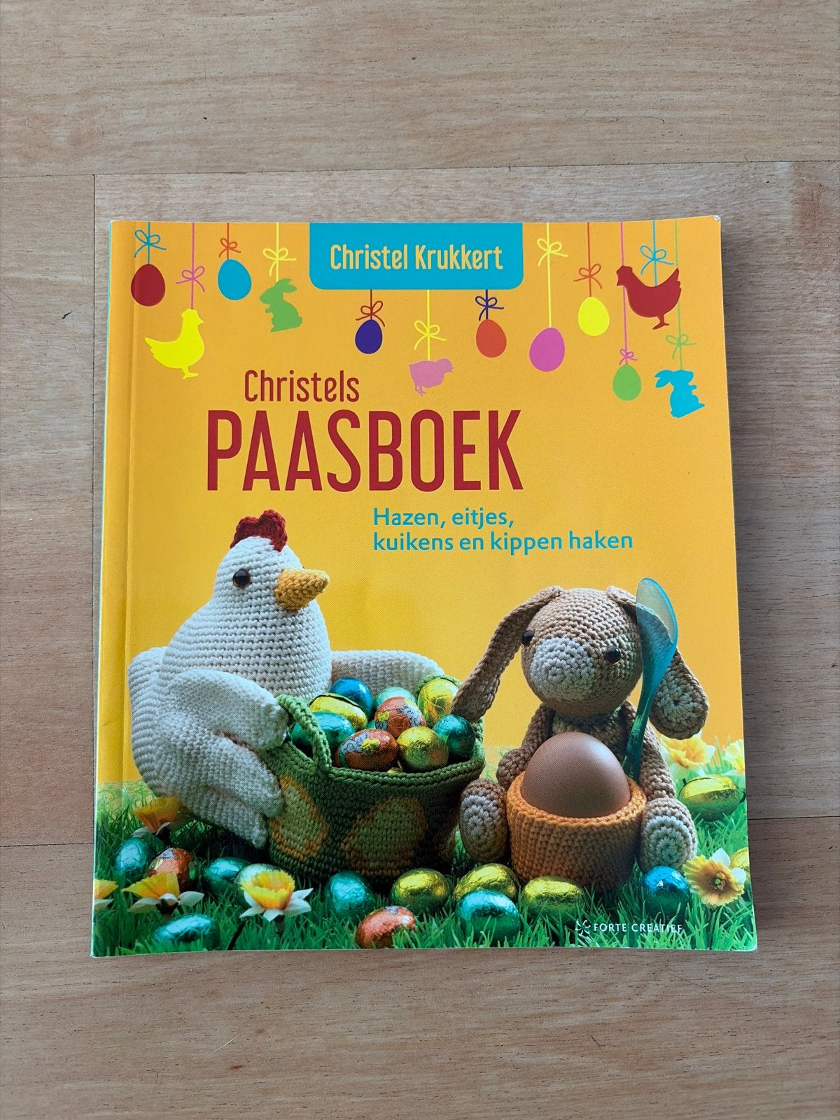 Christels Paasboek: Haken voor Pasen, Ophalen of Verzenden, Zo goed als nieuw, Breien en Haken