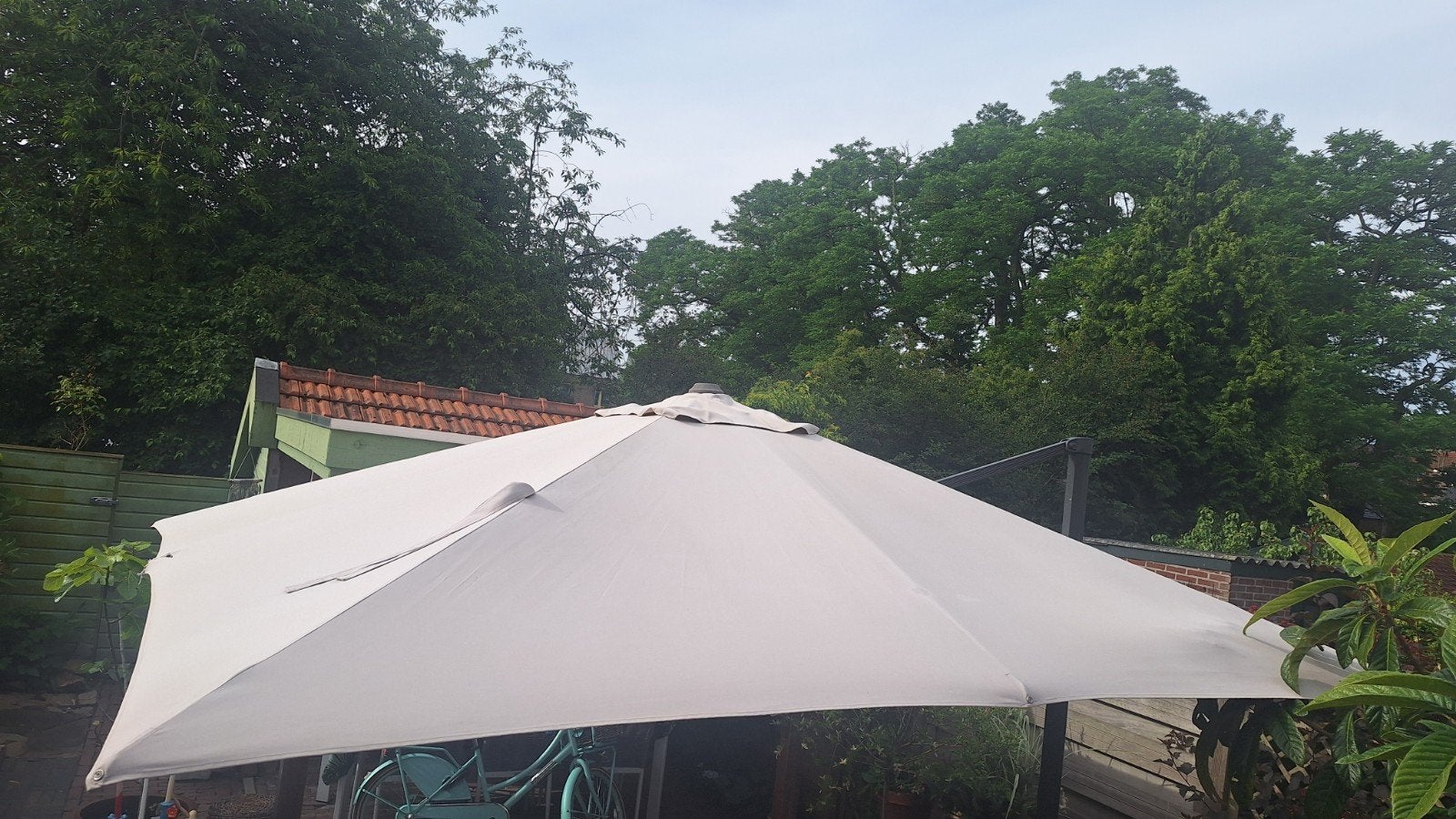 Parasol 270x270 cm met zware marmeren voet, Ophalen of Verzenden, Gebruikt, 2 tot 3 meter, Zweefparasol