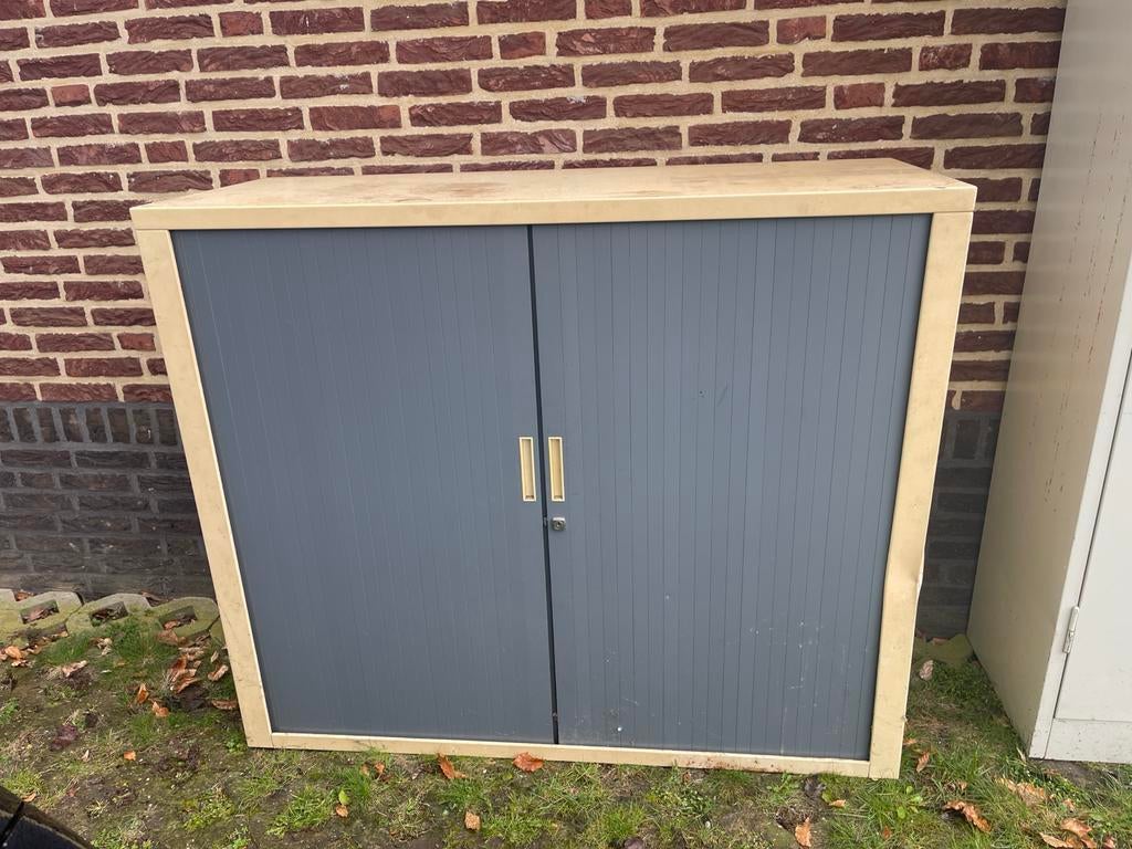 Roldeurkast met twee planken, Ophalen, Gebruikt, 100 tot 150 cm, Meerdere deuren