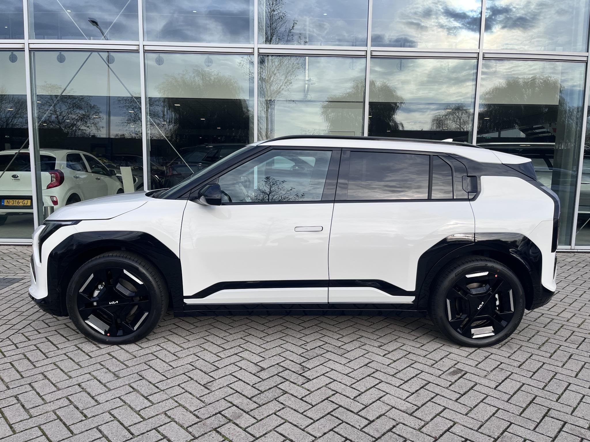 Kia EV3 GT-Line Business Edition 81.4 kWh AKTIE MODEL!, Auto's, 510 min, Verwarmde buitenspiegels, Nieuw, 204 pk