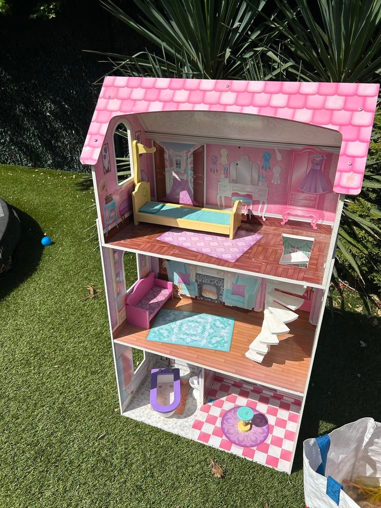 Groot Roze Poppenhuis met Meubels - Zo Goed als Nieuw, Ophalen, Zo goed als nieuw, Poppenhuis