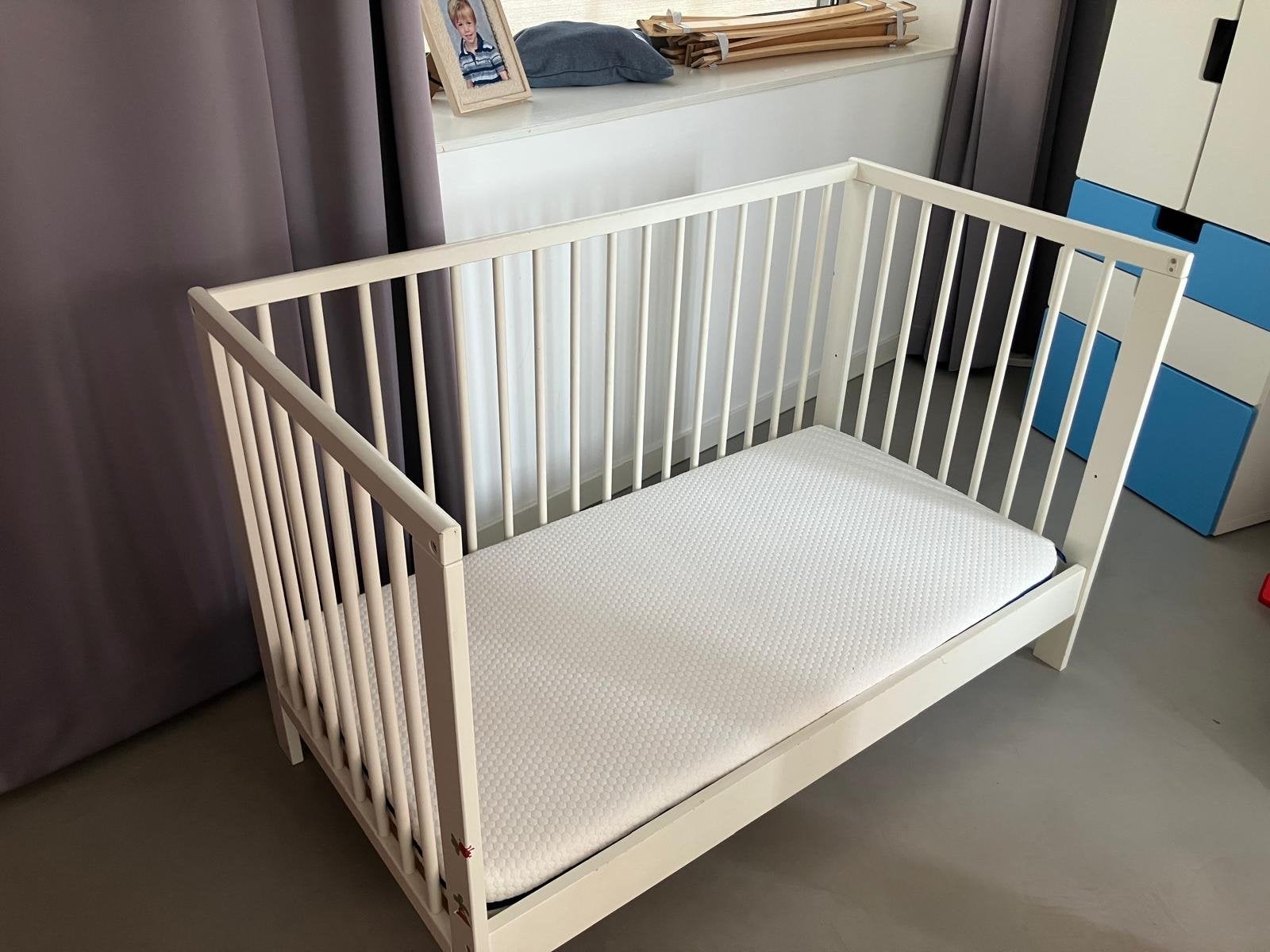 IKEA Ledikant/Peuterbed met complete set beddengoed, Kinderen en Baby's, Babywiegjes en Ledikanten, Ophalen, Gebruikt, Ledikant